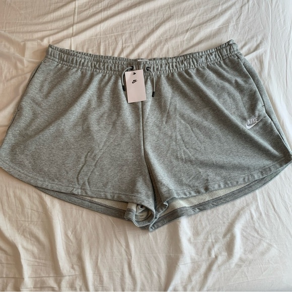Women’s Nike Sportswear Essential Fleece Standard Fit High Rise Gray Shorts 3X - Picture 4 of 13